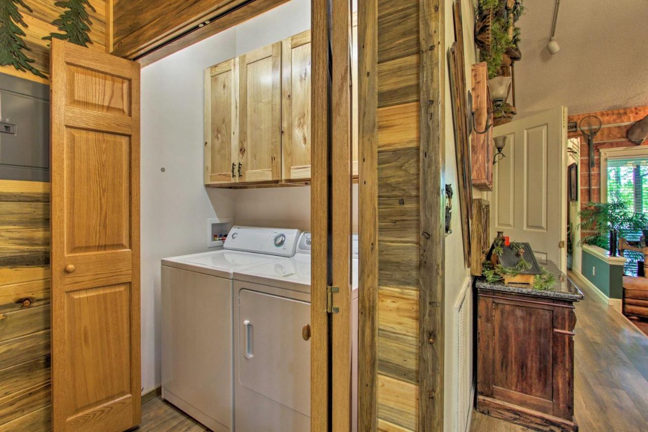 Eclectic Cabin With Hot Tub 1 Mi To Ober גטלינבורג מראה חיצוני תמונה